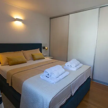 Simon Says Apartment